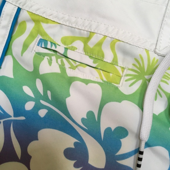Vintage Adidas Women’s Hawaiian Board shorts size Small - Picture 8 of 11